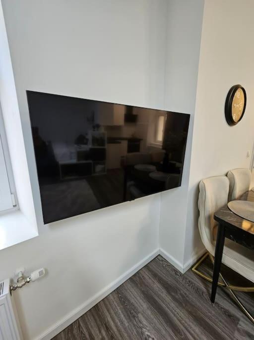 Affordable Suite In Vienna'S Hotpoint Exteriör bild