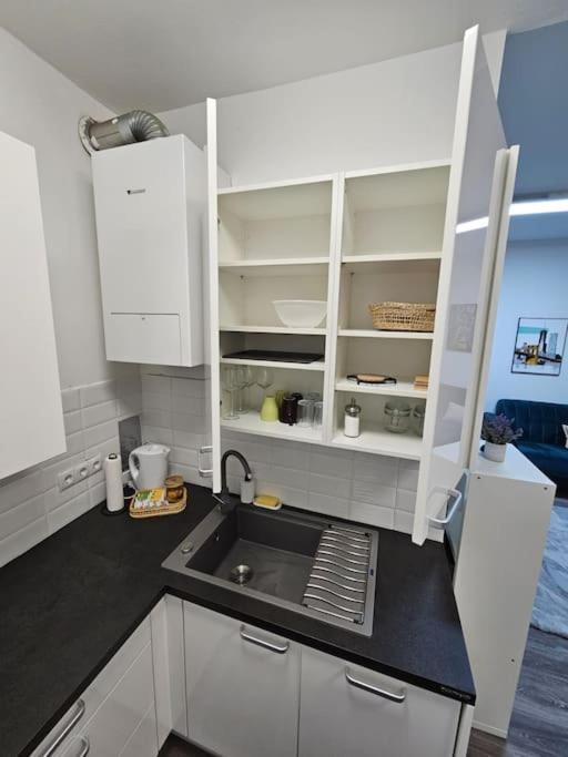Affordable Suite In Vienna'S Hotpoint Exteriör bild