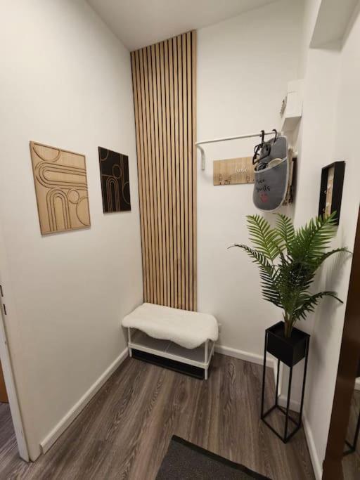 Affordable Suite In Vienna'S Hotpoint Exteriör bild