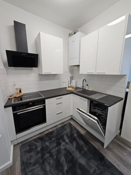 Affordable Suite In Vienna'S Hotpoint Exteriör bild